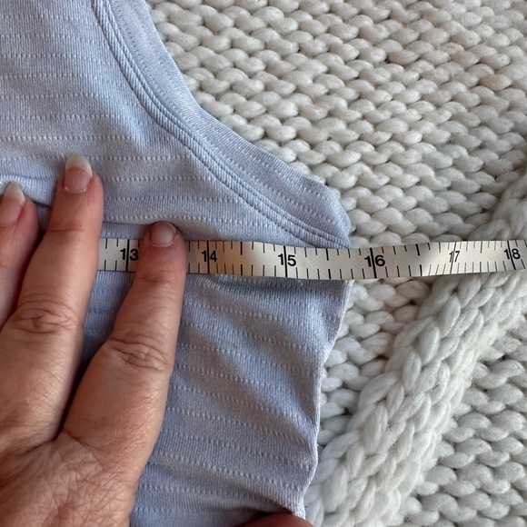 Lululemon License to Train tank top size 4/6 approximately - Picture 5 of 8